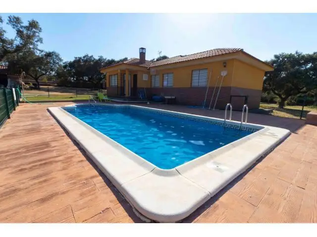 Casa Independiente 5 Dormitorios 3 Baños Piscina 5000m2