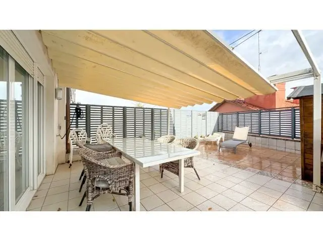 Chalet en Venta en Zumaia Guipúzcoa: Casa Adosada con Terrazas