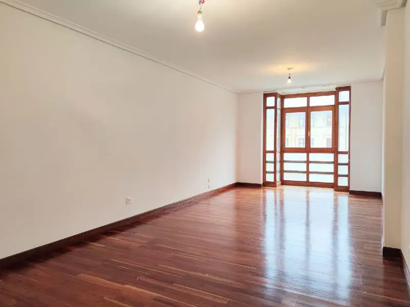 Venta Piso con Terraza en Ezcaray Centro