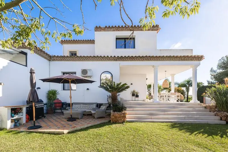 Villa en Venta Benahavis Amplia Familiar Con Gran Potencial