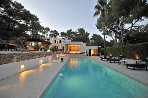 Villa de Lujo en Ibiza con Vistas al Mar