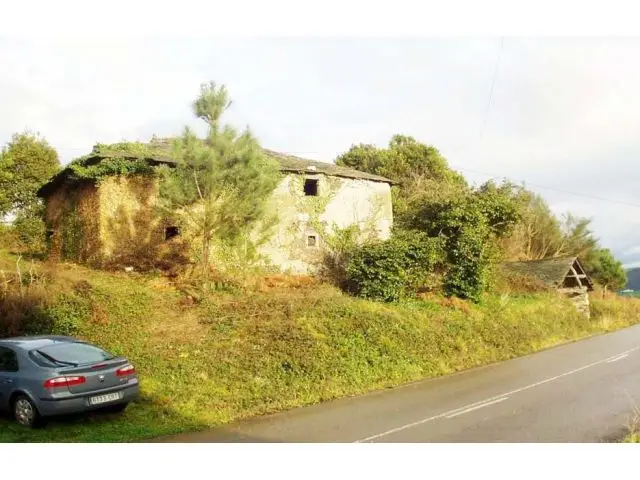 Chalet en Venta en Navia Asturias para Restaurar