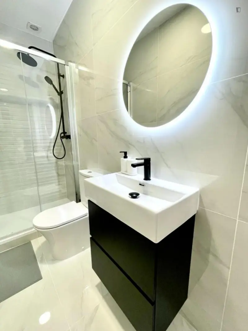 Habitacion Doble con Balcon en Piso para Jovenes en Madrid