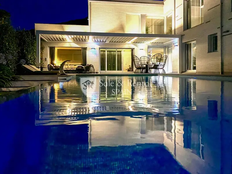 Chalet de Lujo en Vallromanes  595m2  Jardín 1450m2 Piscina