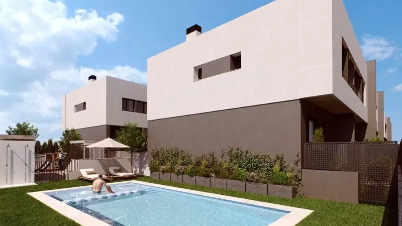 Chalet Adosado en Murcia con 4 Dormitorios y Piscina