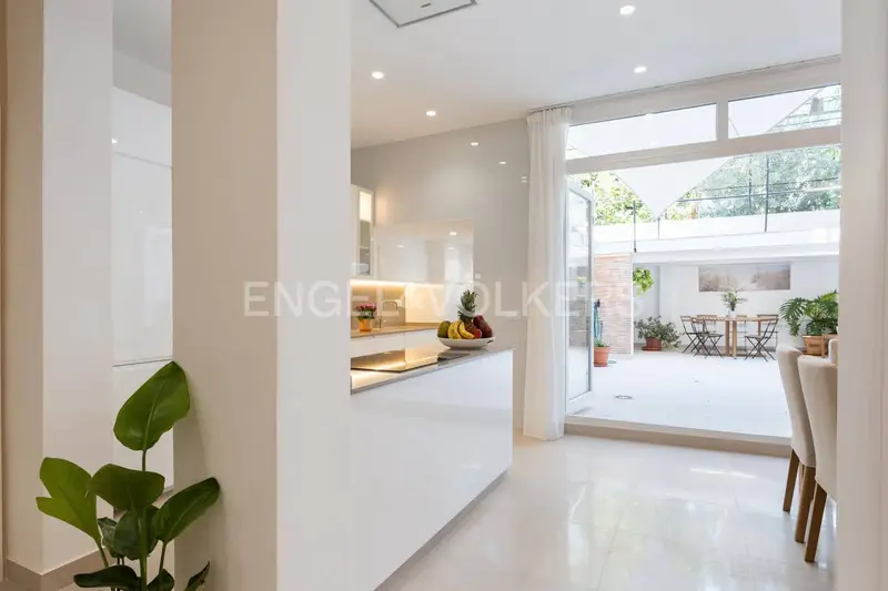 Casa en alquiler en Valencia: 4 dormitorios, 3 baños y terraza