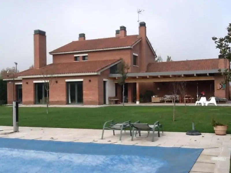 Venta Chalet en Simancas 5 Dormitorios Piscina Jardin