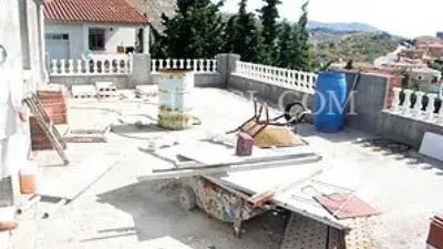 Chalet en Serramar con Piscina y Vistas al Mar