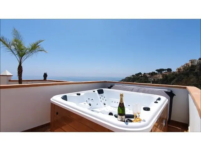 Ático de Lujo en Puerto Marina del Este Vistas al Mar Jacuzzi