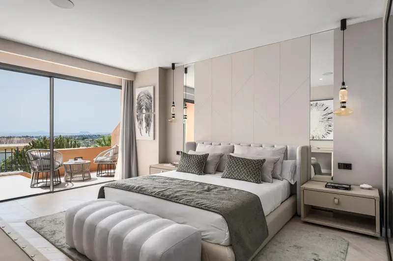 Artful 4-Bedroom Elevated Ground Floor Apartment with Panoramic Sea Views in Les Belvederes, La Cerquilla – Nueva Andalucía