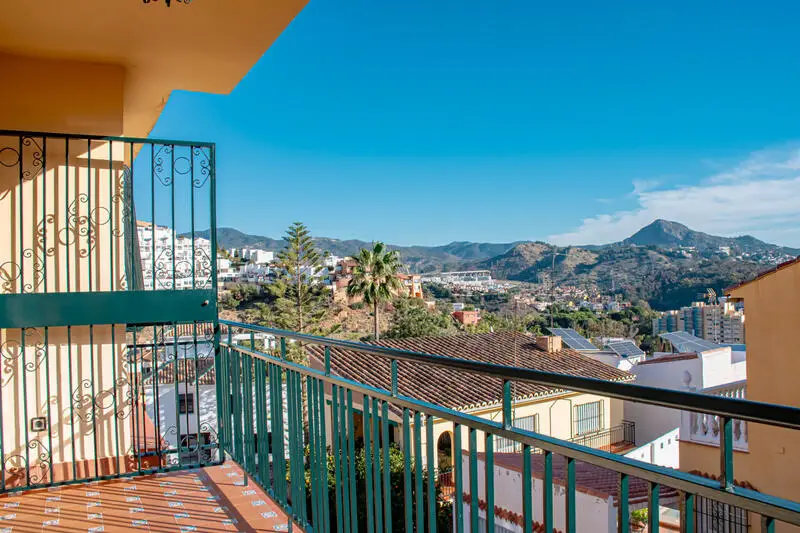 Casa Cueva en Venta Malaga 4 Dormitorios Jardin Garaje Vistas