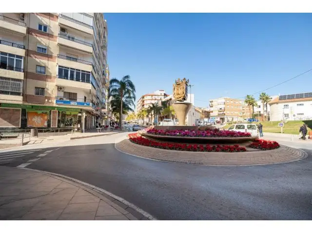 Amplio Piso 230m2 Centro Motril 6 Habitaciones 3 Baños Reforma