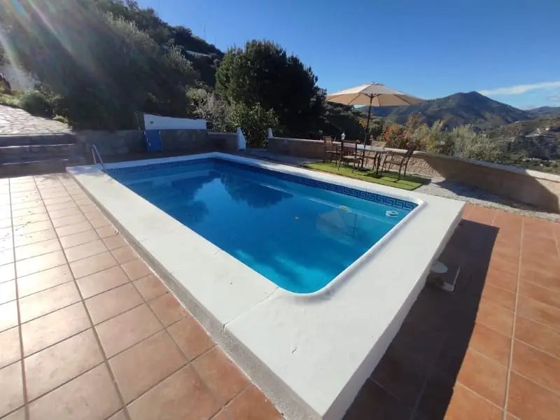 Cortijo Rustico con Piscina Privada cerca de Sayalonga