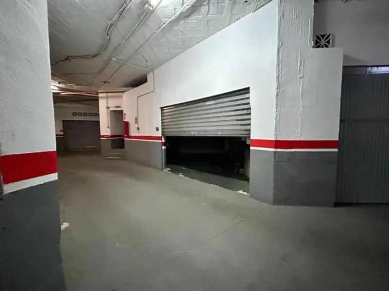 Garaje en Venta El Palo Malaga 32m2 Techos Altos