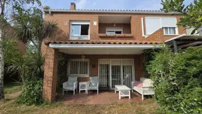 Chalet Pareado 4 Dorm 3 Baños Buhardilla Jardin Garaje