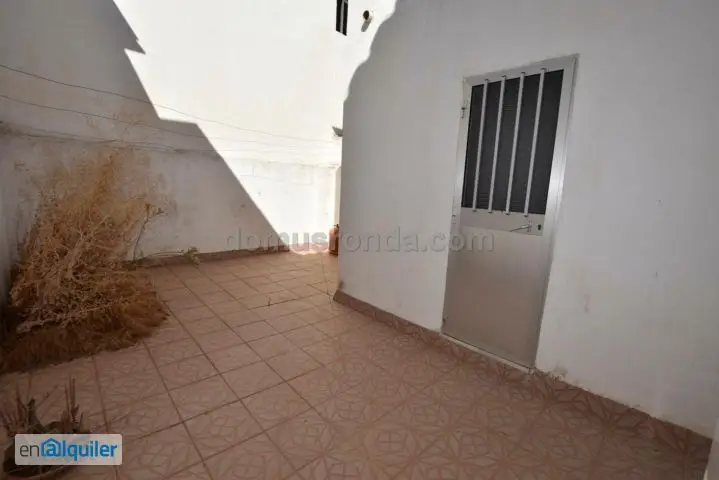 Casa Amueblada en Ronda 73m2 3 Dormitorios Patio Terraza