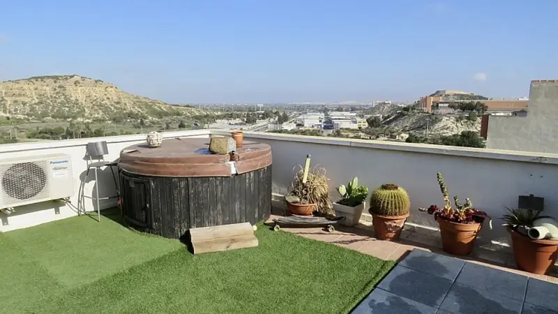 Atico Duplex en Guardamar con Solarium Jacuzzi y Garaje
