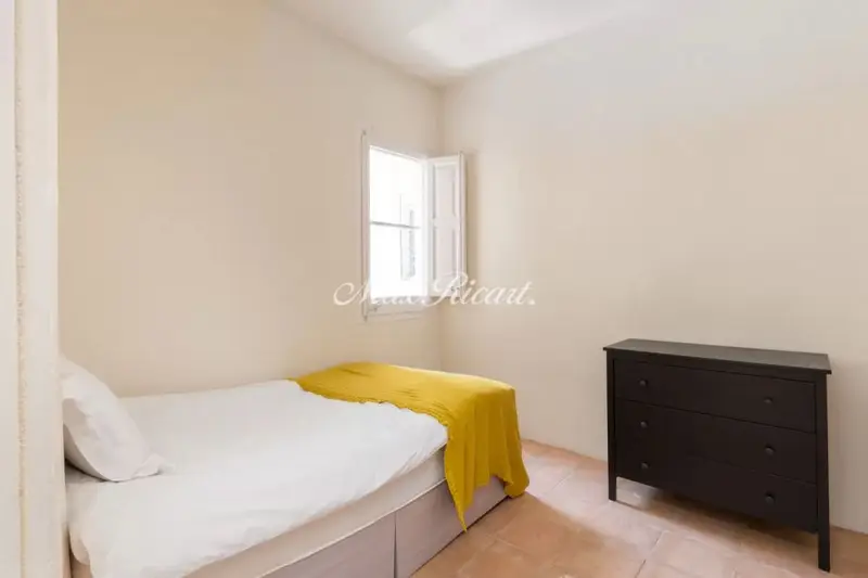 Vivienda con encanto en Sarriá: 3 habitaciones, balcón y espacios adaptables