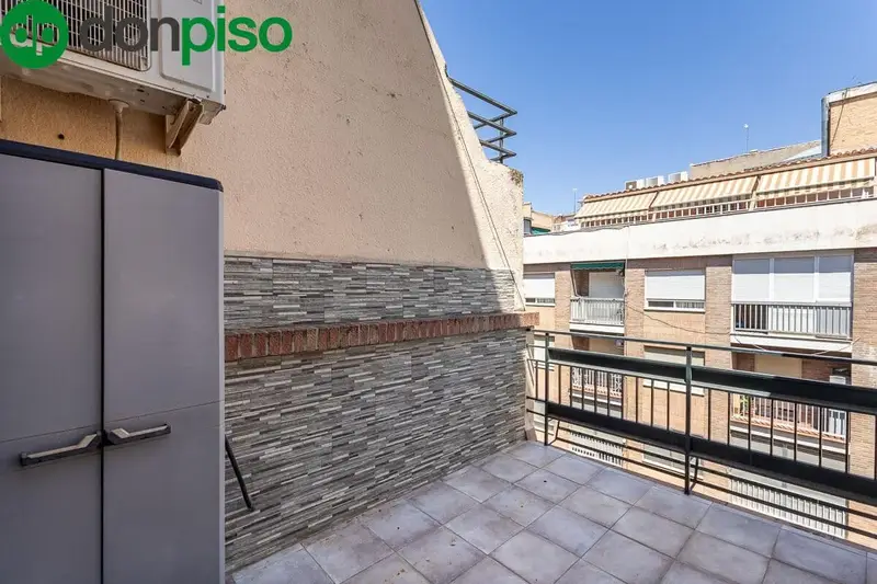 Piso Reformado en Granada Centro con Terraza