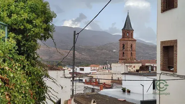 Casa Rural en Fondón Alpujarras: Vistas Montaña y Jardín