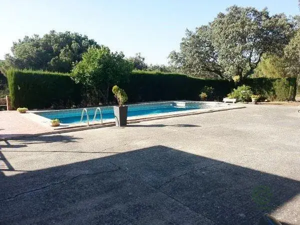Chalet en Santa Maria de Trassierra con Piscina y Parcela de 3500m2