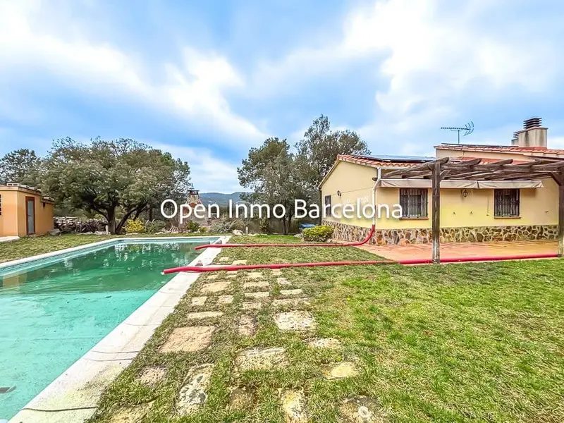 Chalet en Venta en Querol Tarragona con Piscina y Vistas