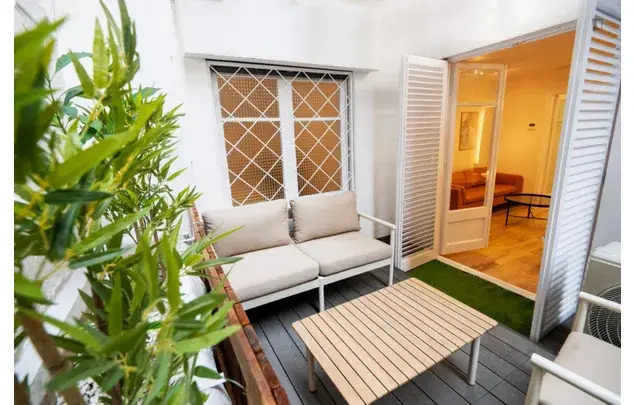 Apartamento 4 Dormitorios Barcelona Centro Patio Privado