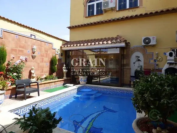 Chalet con Piscina Privada en Aguas Nuevas