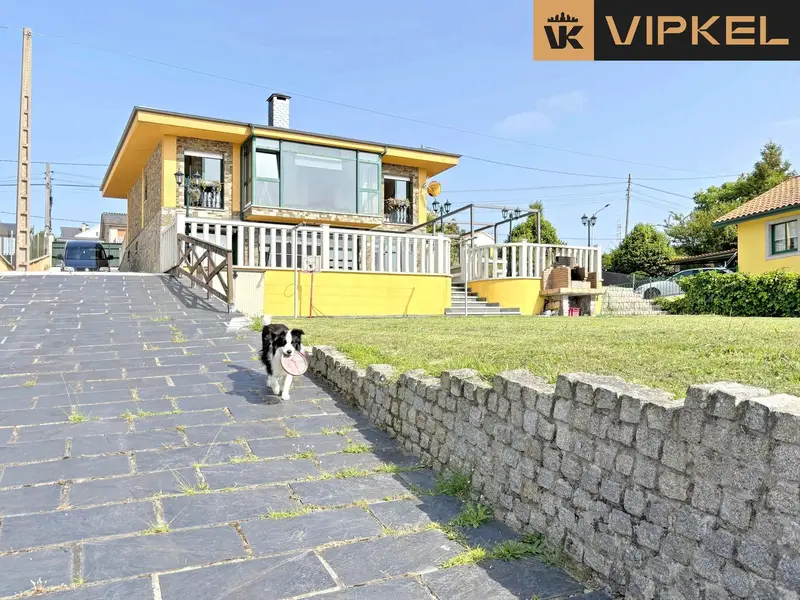 Casa independiente en Fene con jardín y piscina