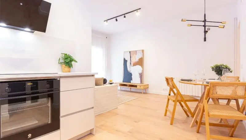 Piso Reformado con Terraza y Patio en La Salut Barcelona