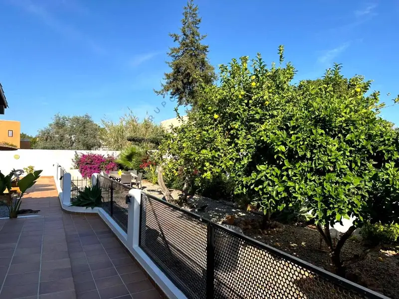 Chalet en Alquiler en Cala de Bou Ibiza Casa Familiar con Piscina