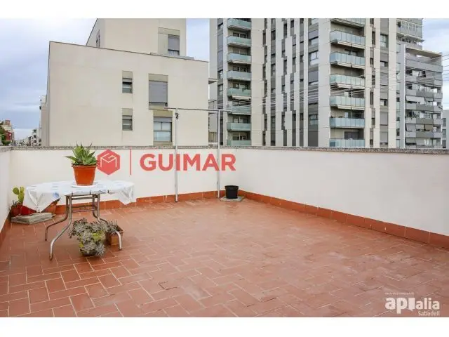 Casa de Pueblo en Terrassa con Gran Terraza y Vistas