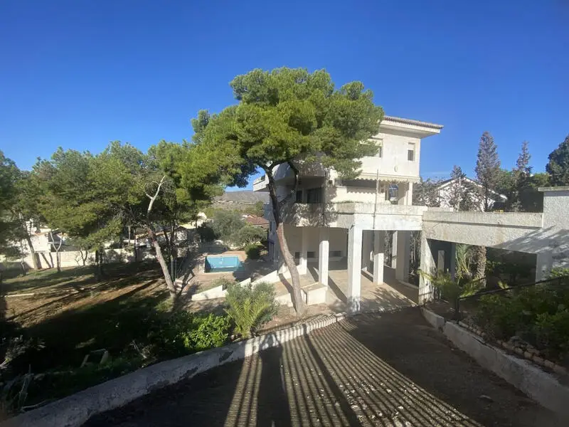 Villa en Venta 5 Dormitorios Piscina Privada Cerca de la Playa