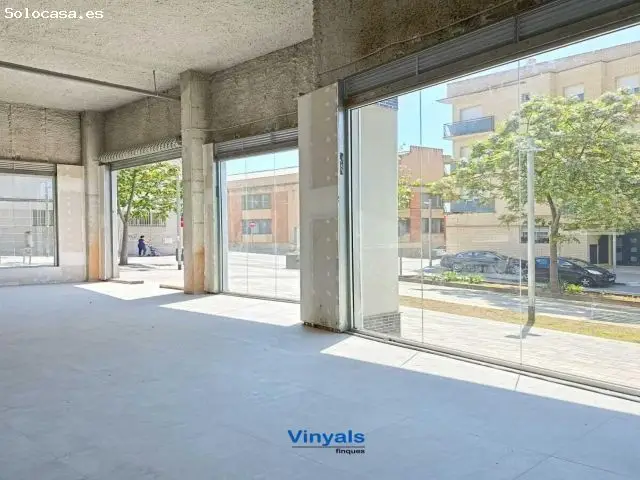 Local Comercial Esquinero 300m2 con Mucha Luz Natural