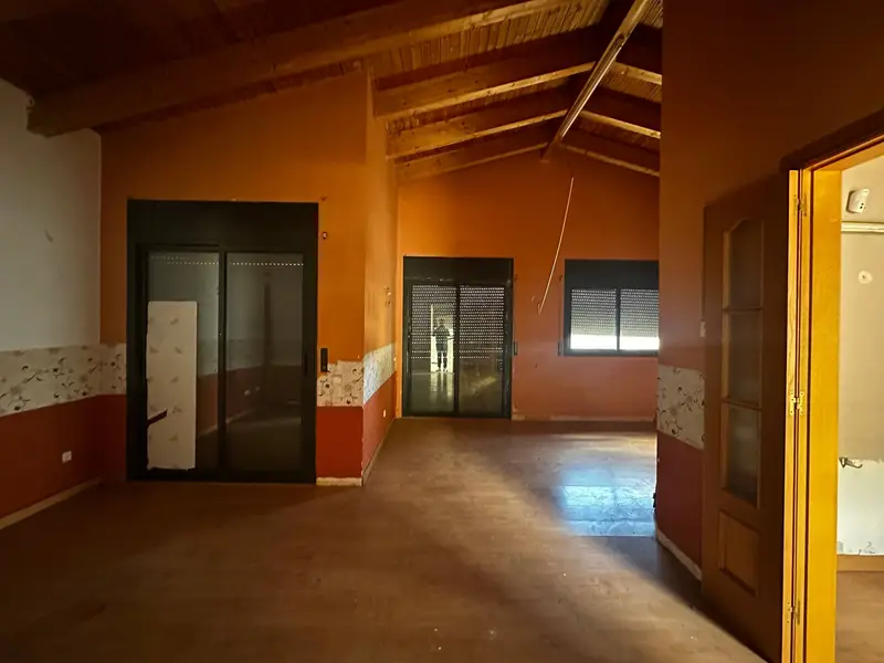 Casa con Vistas en Selva Negra Vallirana Oportunidad Reforma