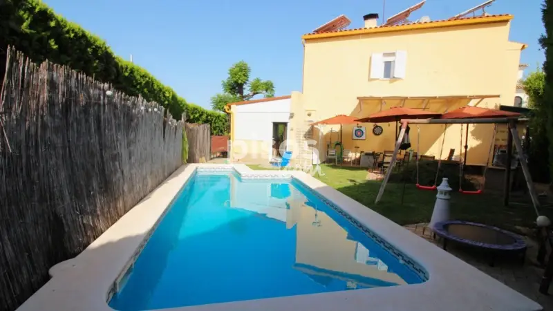 Chalet con Piscina en Sanlúcar La Mayor