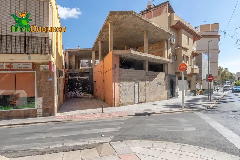 Solar con Estructura en Motril Centro: Ideal para Inversión