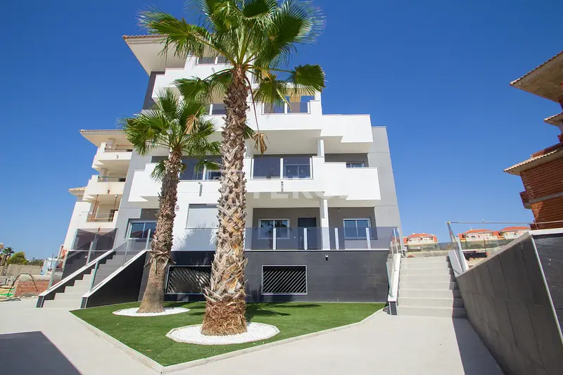 Apartamentos Villamartin Golf: 3 Dormitorios, Lujo y Comodidad
