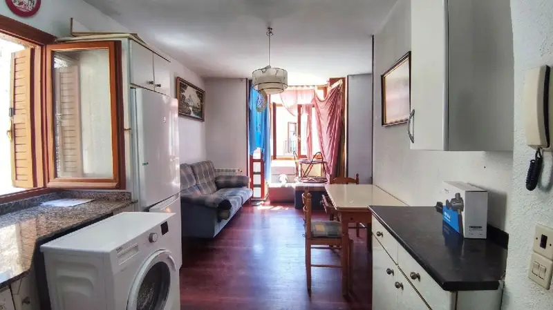 Venta Casa Pareada con Terraza y Local en Ezcaray