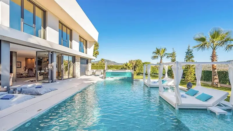 Villa de Lujo en Santa Ponsa con Piscina y Vistas Impresionantes