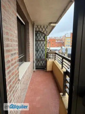 Alquiler Piso Ascensor Zorrilla: Apartamento Amueblado Cerca del Paseo