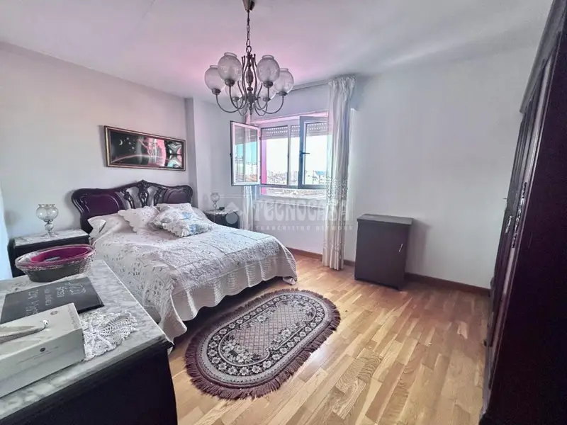 Piso en venta en Leon zona El Ejido con terraza garaje y trastero