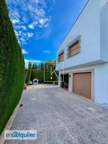 Chalet independiente en Entrepinos con piscina y barbacoa