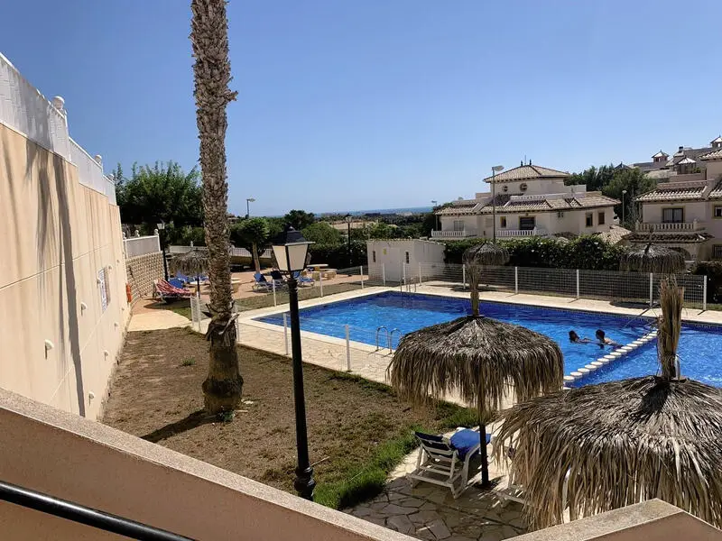 Villa Adosada en Esquina en Cabo Roig
