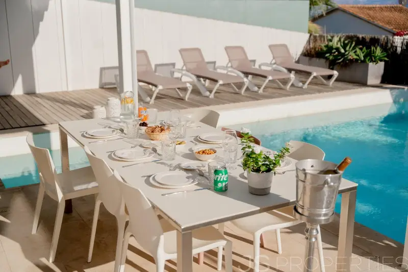 Chalet en Alcanada con Vistas al Mar y Piscina