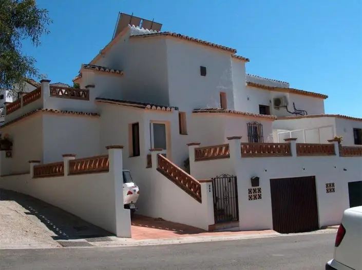 Casa Adosada 4 Dormitorios Calahonda Cerca Playa