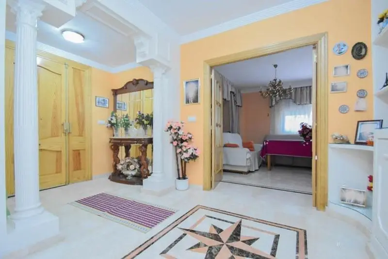 Venta Chalet con Piscina y Nave Adosada en Pedro Ruiz