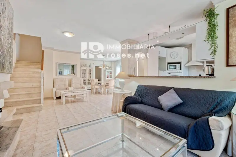 Chalet en Venta Empuriabrava 5 Dormitorios Piscina Jardin