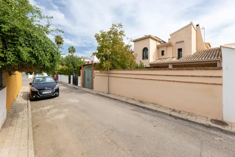 Venta Chalet con Patio en Urb Las Pedrizas Ogíjares