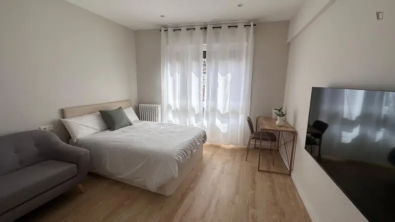 Habitación exterior en Indautxu